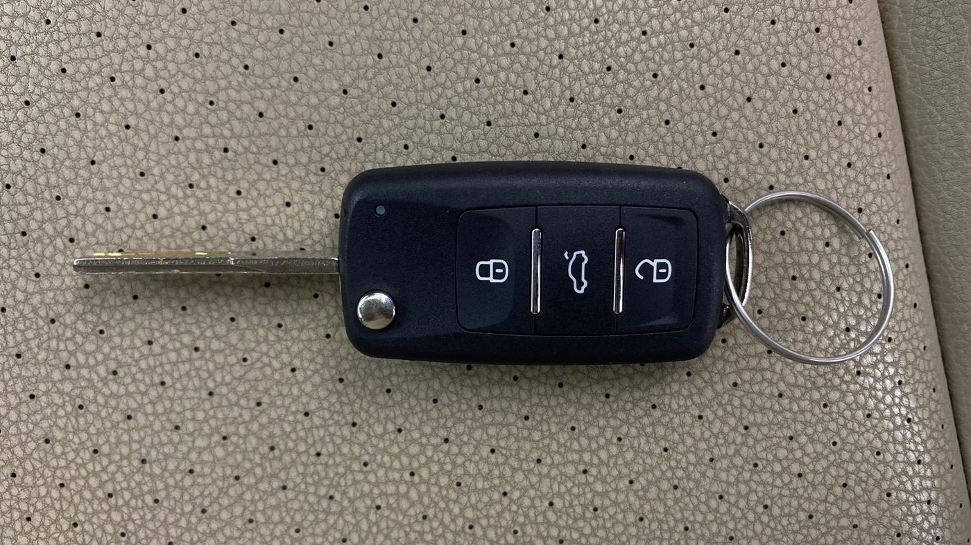 2015 Skoda Rapid 1.5 TDI CR ELEGANCE AT, Diesel, Automatic, 53,592 km, Key Close Up