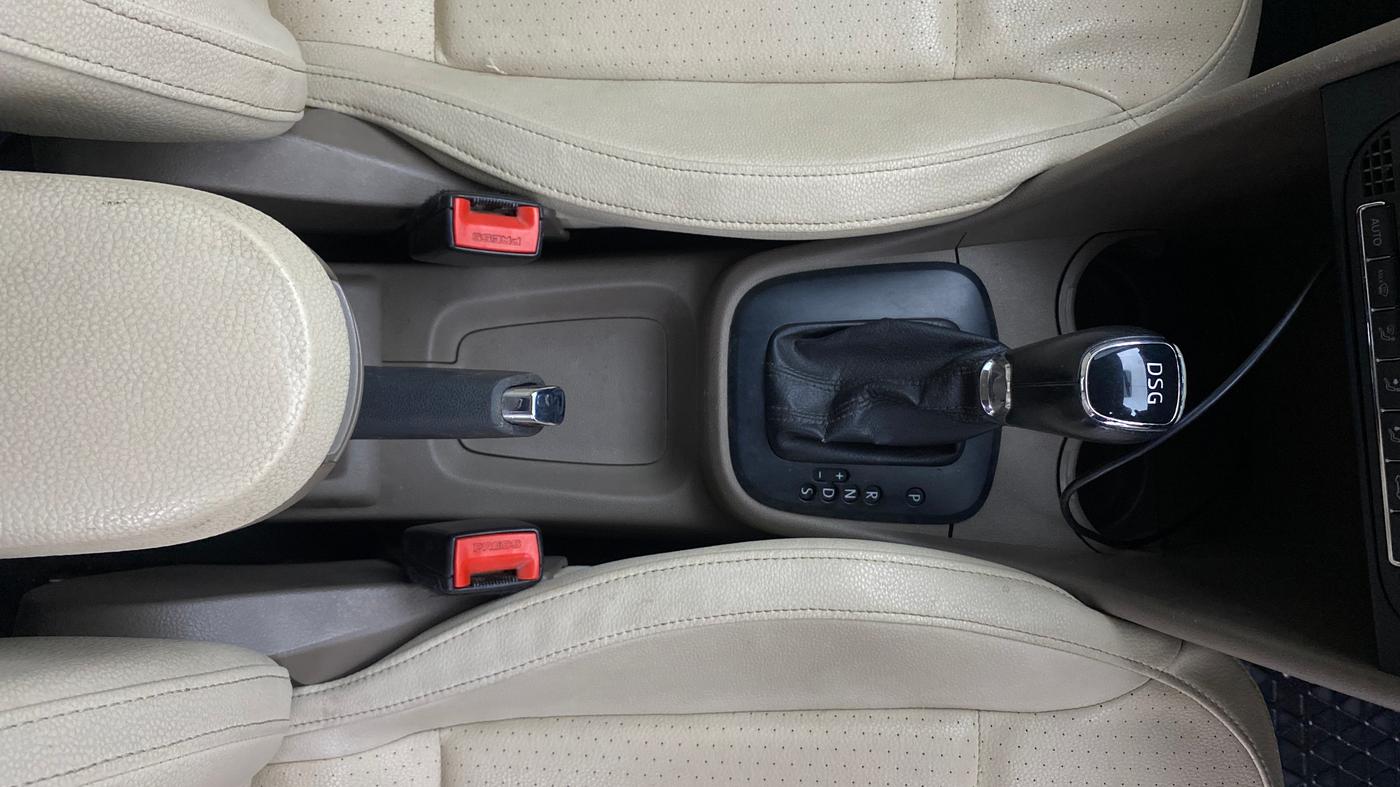 2015 Skoda Rapid 1.5 TDI CR ELEGANCE AT, Diesel, Automatic, 53,592 km, Gear Lever