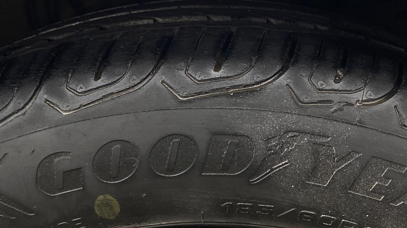 2015 Skoda Rapid 1.5 TDI CR ELEGANCE AT, Diesel, Automatic, 53,592 km, Right Front Tyre Tread