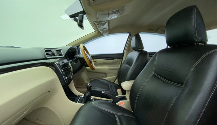 2016 Maruti Ciaz ZXI, Petrol, Manual, 76,976 km, Right Side Front Door Cabin