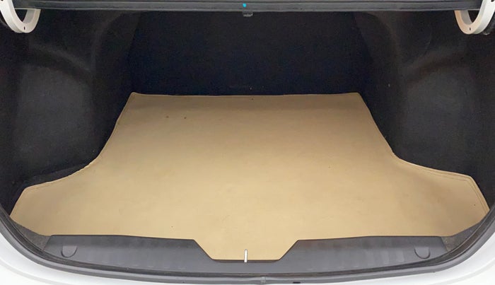 2016 Maruti Ciaz ZXI, Petrol, Manual, 76,976 km, Boot Inside