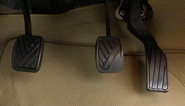 2016 Maruti Ciaz ZXI, Petrol, Manual, 76,976 km, Pedals
