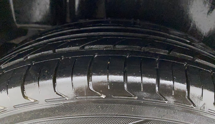2016 Maruti Ciaz ZXI, Petrol, Manual, 76,976 km, Right Rear Tyre Tread