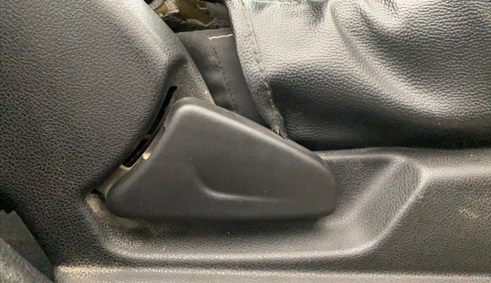 2020 Renault Kwid RXL, Petrol, Manual, 51,299 km, Driver Side Adjustment Panel