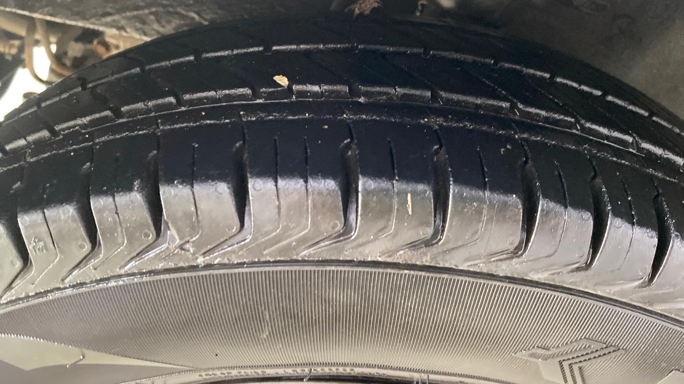 2013 Hyundai i10 SPORTZ 1.2 AT, Petrol, Automatic, 61,966 km, Left Front Tyre Tread