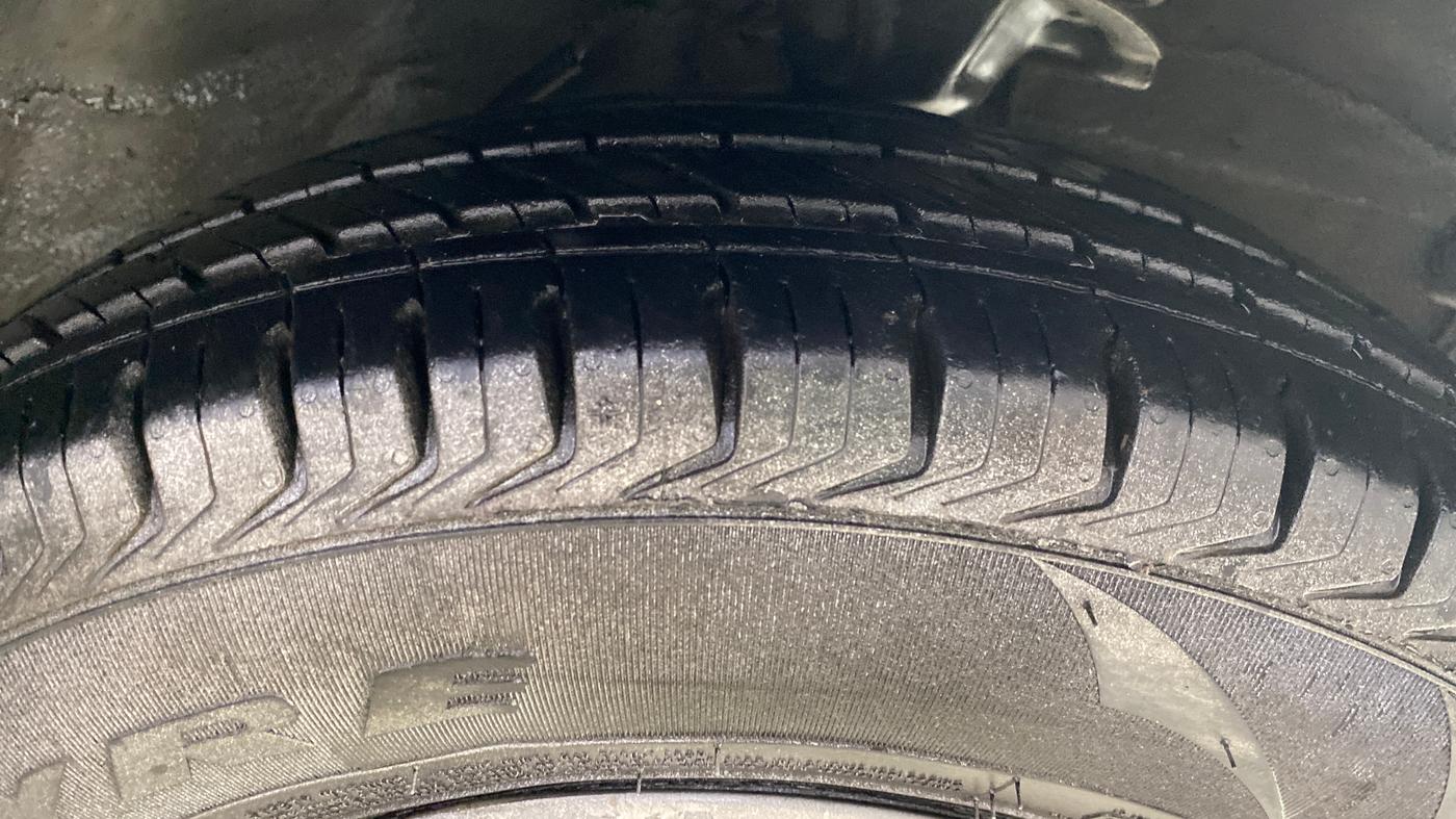 2013 Hyundai i10 SPORTZ 1.2 AT, Petrol, Automatic, 61,966 km, Right Front Tyre Tread