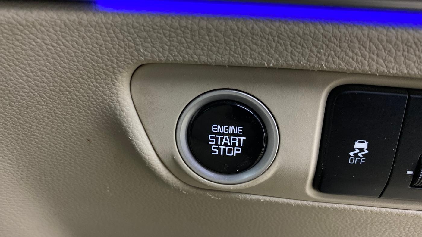 2022 KIA CARENS LUXURY 1.4 PETROL 7 STR, Petrol, Manual, 84,386 km, Keyless Start/ Stop Button