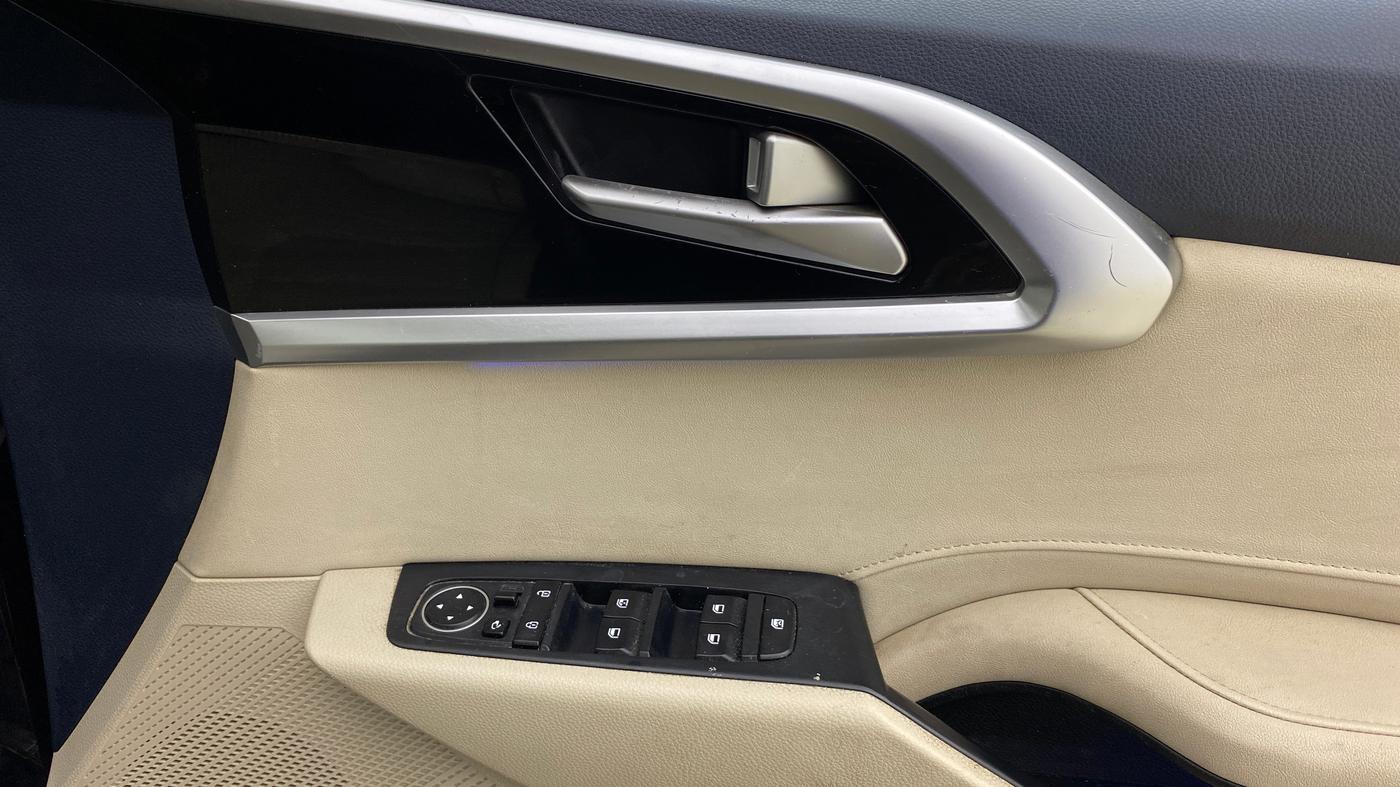 2022 KIA CARENS LUXURY 1.4 PETROL 7 STR, Petrol, Manual, 84,386 km, Driver Side Door Panels Control
