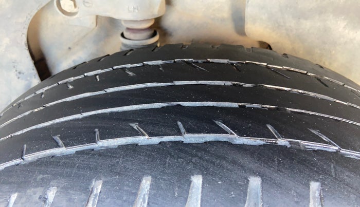 2020 Tata Harrier XZA 2.0L DUAL TONE, Diesel, Automatic, 1,22,626 km, Left Rear Tyre Tread