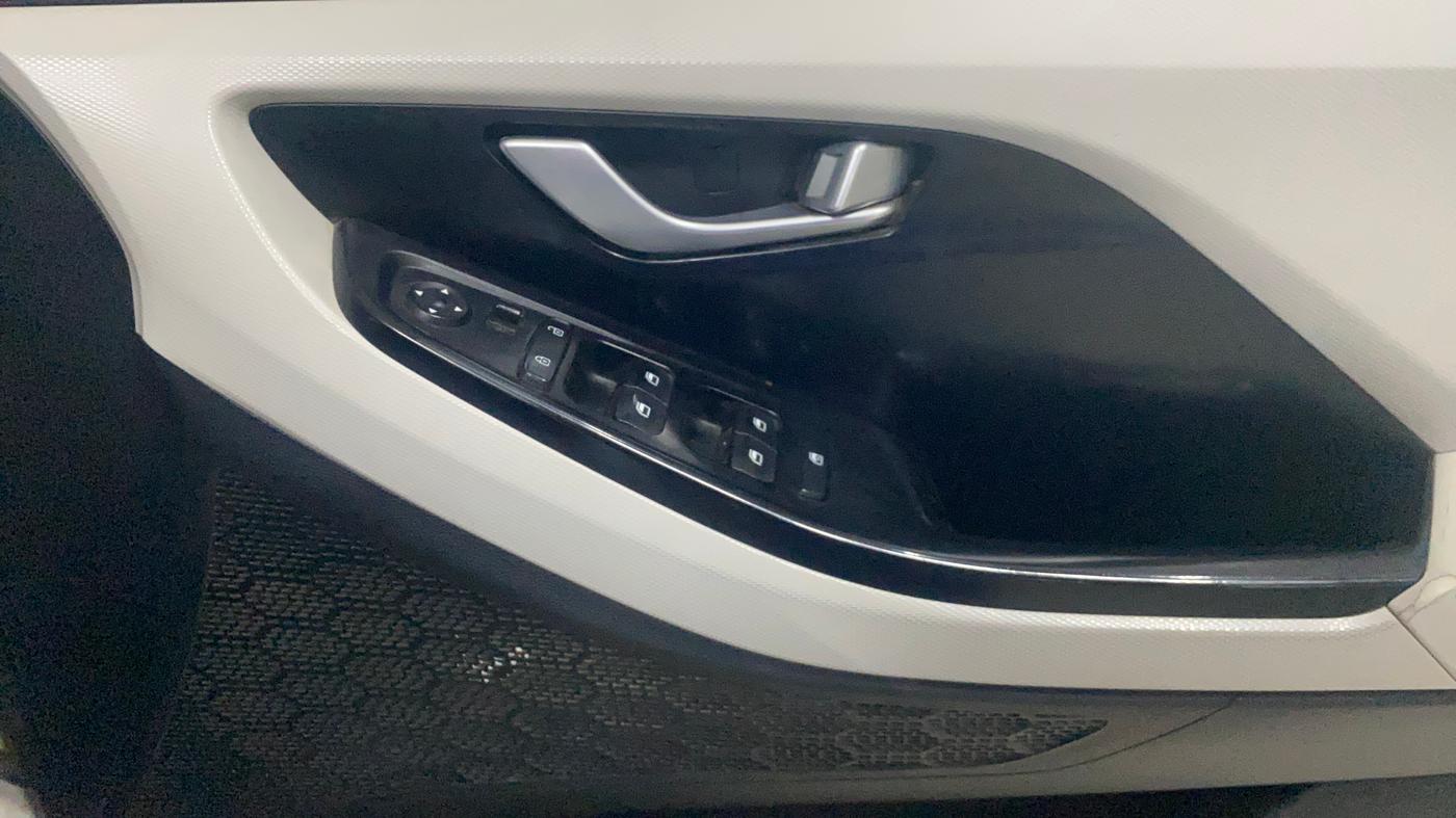 2021 Hyundai Creta S 1.5 DIESEL, Diesel, Manual, 1,42,706 km, Driver Side Door Panels Control