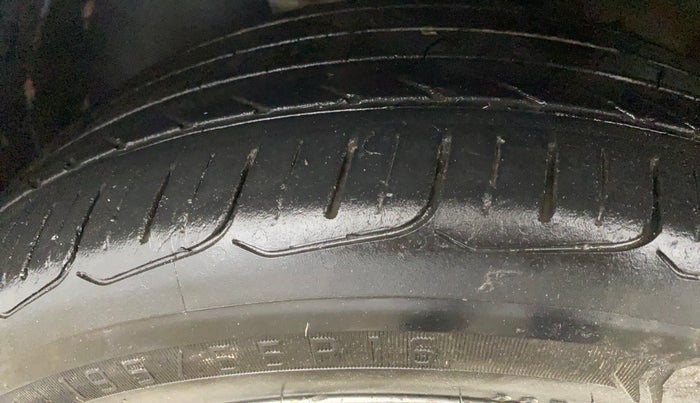 2022 Hyundai Verna SX (O)1.5 VTVT, CNG, Manual, 60,708 km, Left Front Tyre Tread