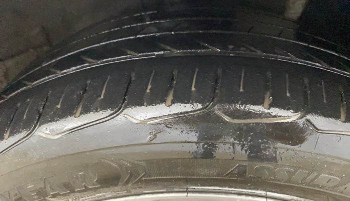 2022 Hyundai Verna SX (O)1.5 VTVT, CNG, Manual, 60,708 km, Right Front Tyre Tread