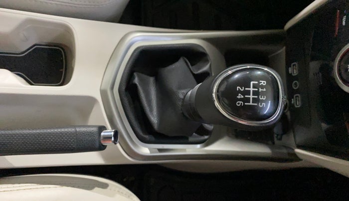 2021 Mahindra XUV300 W8 (O) 1.2 PETROL, Petrol, Manual, 8,135 km, Gear Lever