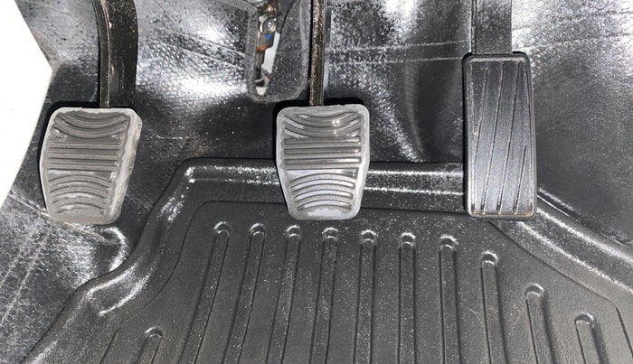 2021 Mahindra XUV300 W8 (O) 1.2 PETROL, Petrol, Manual, 8,135 km, Pedals