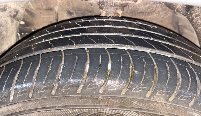 2021 Mahindra XUV300 W8 (O) 1.2 PETROL, Petrol, Manual, 8,135 km, Left Front Tyre Tread