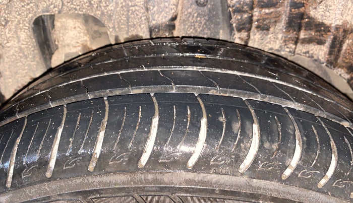 2021 Mahindra XUV300 W8 (O) 1.2 PETROL, Petrol, Manual, 8,135 km, Left Rear Tyre Tread