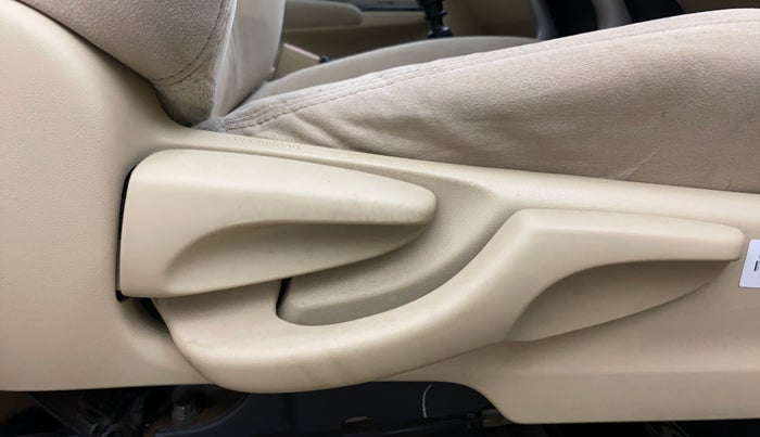 2018 Toyota YARIS V MT, Petrol, Manual, 1,27,552 km, Driver Side Adjustment Panel