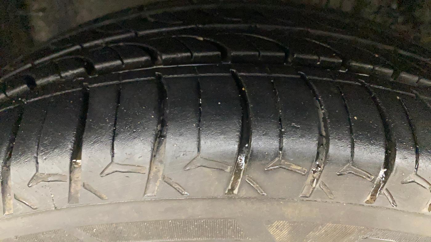 2018 Toyota YARIS V MT, Petrol, Manual, 1,27,623 km, Left Front Tyre Tread