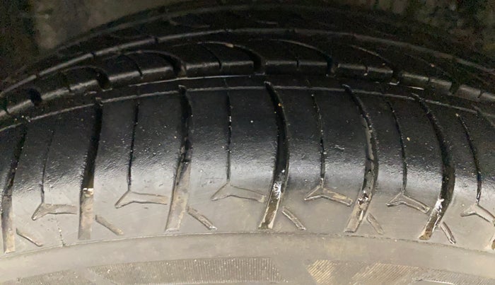 2018 Toyota YARIS V MT, Petrol, Manual, 1,27,552 km, Left Front Tyre Tread