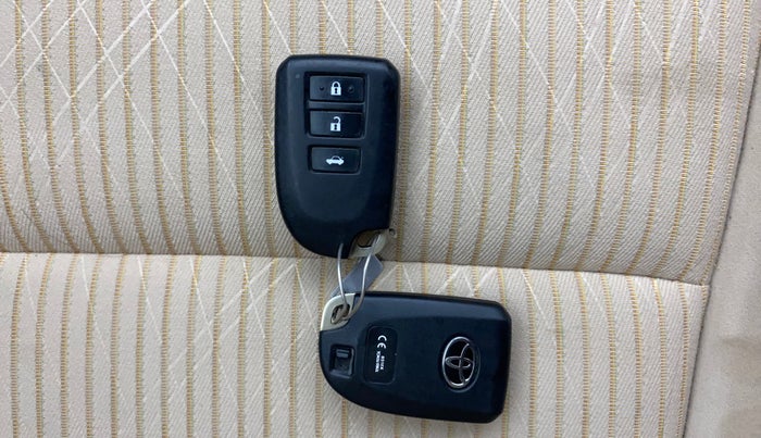 2018 Toyota YARIS V MT, Petrol, Manual, 1,27,552 km, Key Close Up