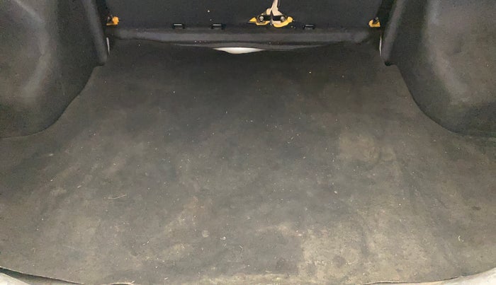 2018 Toyota YARIS V MT, Petrol, Manual, 1,27,552 km, Boot Inside