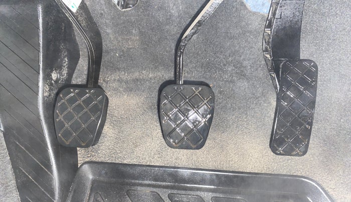 2022 Volkswagen TAIGUN TOPLINE 1.0 TSI MT, Petrol, Manual, 33,574 km, Pedals