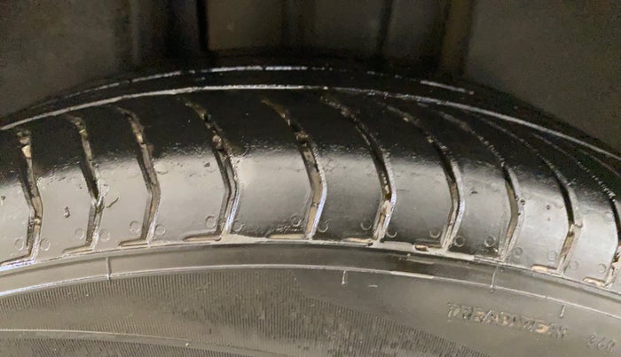 2022 Volkswagen TAIGUN TOPLINE 1.0 TSI MT, Petrol, Manual, 33,574 km, Right Rear Tyre Tread