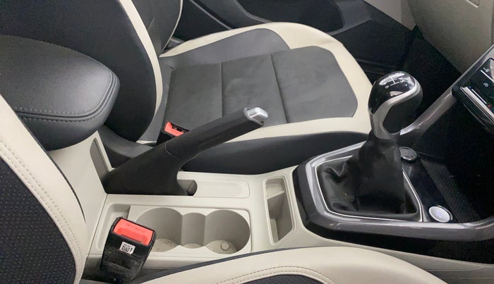 2022 Volkswagen TAIGUN TOPLINE 1.0 TSI MT, Petrol, Manual, 33,574 km, Gear Lever