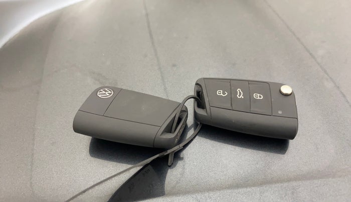 2022 Volkswagen TAIGUN TOPLINE 1.0 TSI MT, Petrol, Manual, 33,574 km, Key Close Up