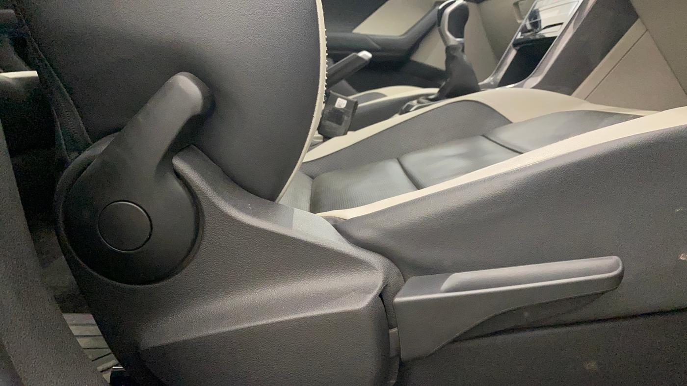 2022 Volkswagen TAIGUN TOPLINE 1.0 TSI MT, Petrol, Manual, 33,574 km, Driver Side Adjustment Panel