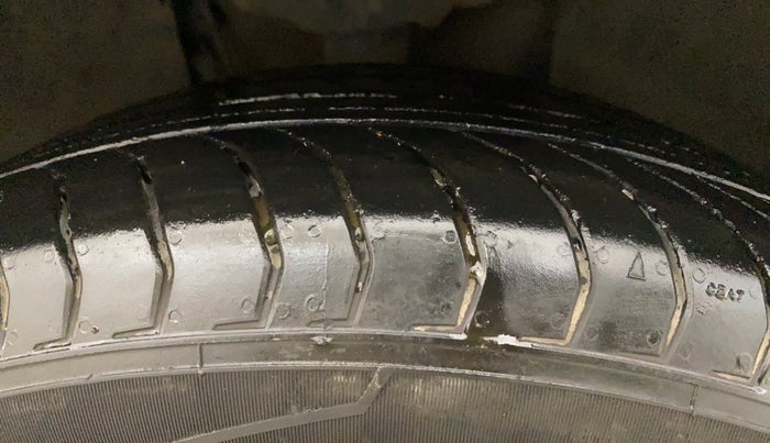 2022 Volkswagen TAIGUN TOPLINE 1.0 TSI MT, Petrol, Manual, 33,574 km, Right Front Tyre Tread