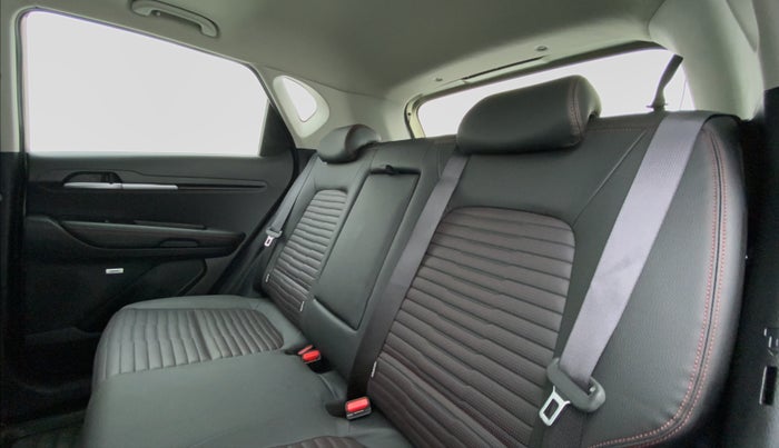 2020 KIA SONET GTX PLUS 1.5 DCT AT, Diesel, Automatic, 10,833 km, Right Side Rear Door Cabin