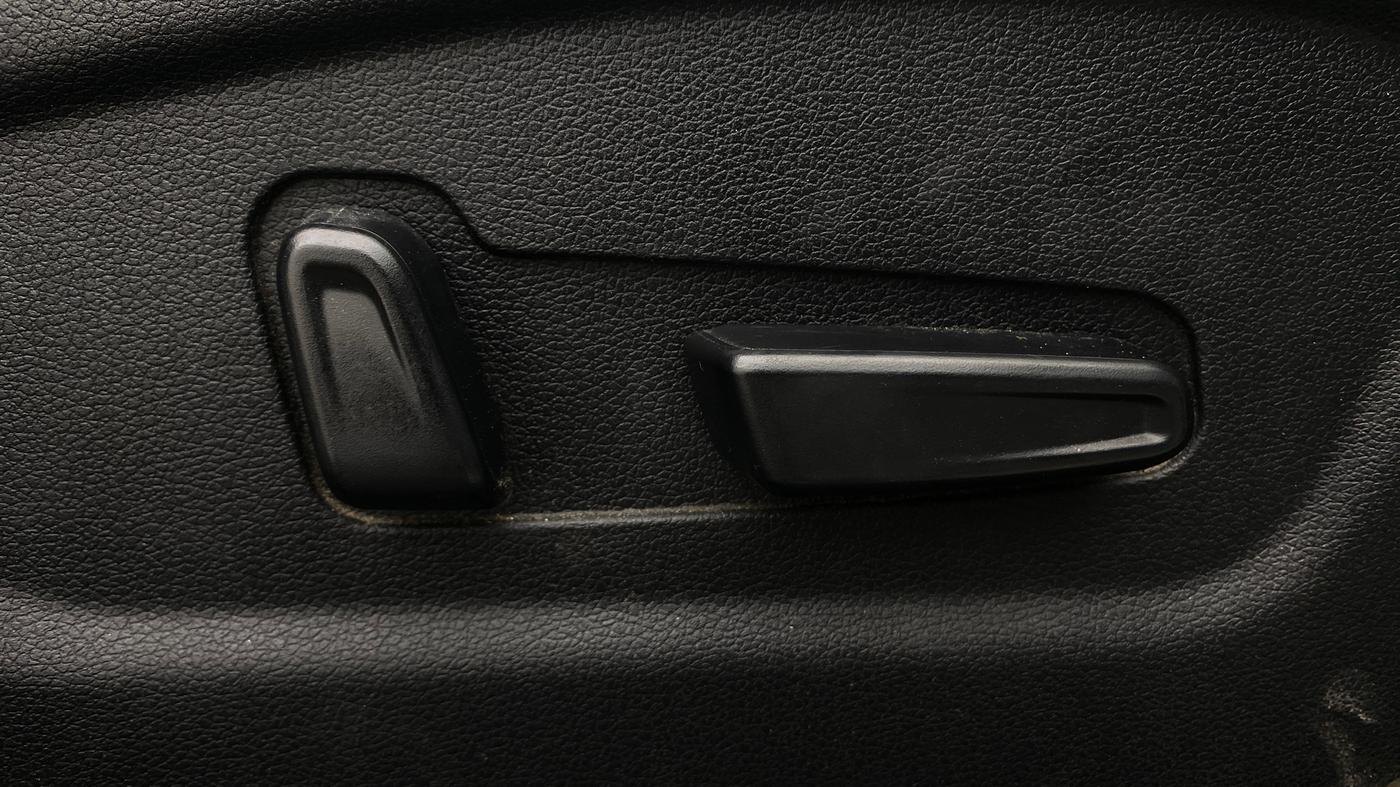 2021 Hyundai Creta SX (O) 1.5 DIESEL, Diesel, Manual, 1,16,722 km, Driver Side Adjustment Panel