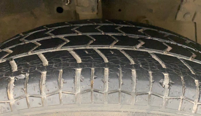 2014 Maruti Swift Dzire VXI, Petrol, Manual, 58,180 km, Right Front Tyre Tread