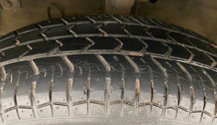 2014 Maruti Swift Dzire VXI, Petrol, Manual, 58,180 km, Left Front Tyre Tread