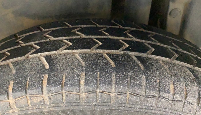 2014 Maruti Swift Dzire VXI, Petrol, Manual, 58,180 km, Left Rear Tyre Tread