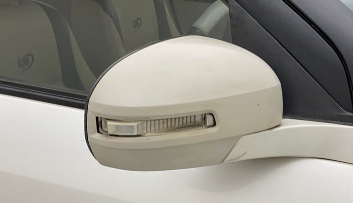 2014 Maruti Swift Dzire VXI, Petrol, Manual, 58,180 km, Right rear-view mirror - Indicator light has minor damage