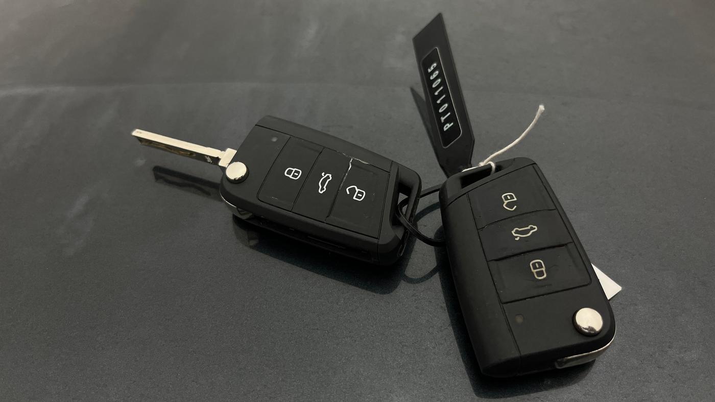 2023 Volkswagen VIRTUS COMFORTLINE TSI 1.0 MT, Petrol, Manual, 47,834 km, Key Close Up