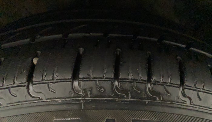 2019 Hyundai NEW SANTRO SPORTZ CNG, CNG, Manual, 73,161 km, Right Front Tyre Tread