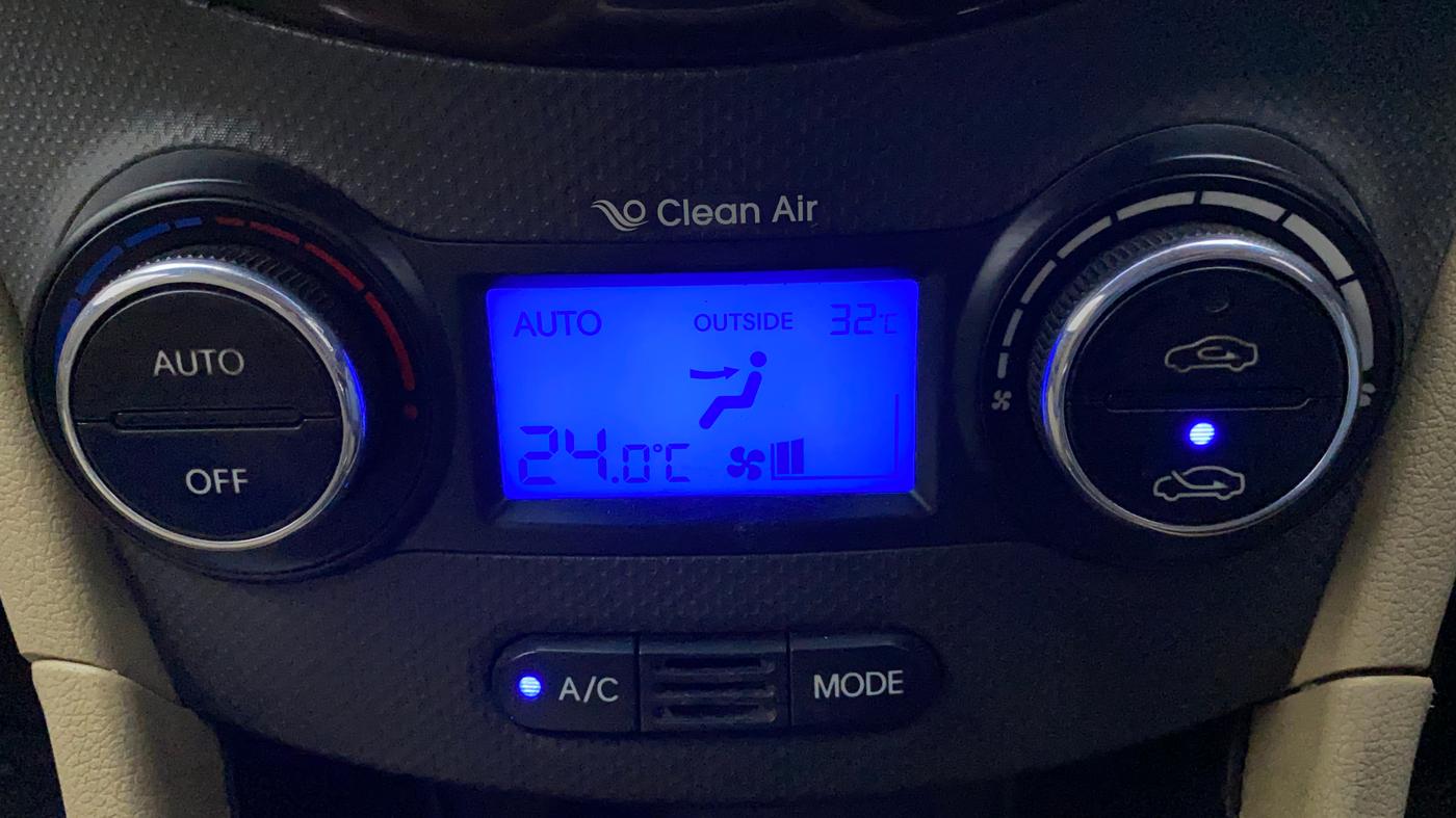 2013 Hyundai Verna FLUIDIC 1.6 CRDI SX, Diesel, Manual, 1,02,258 km, Automatic Climate Control
