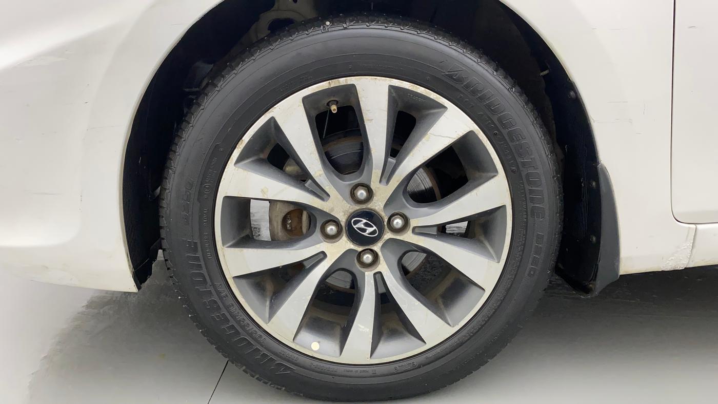 2013 Hyundai Verna FLUIDIC 1.6 CRDI SX, Diesel, Manual, 1,02,258 km, Left Front Wheel