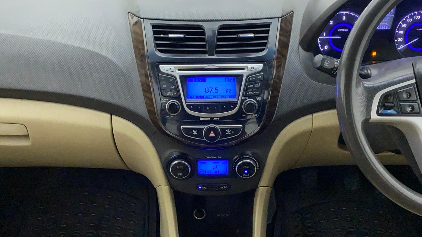 2013 Hyundai Verna FLUIDIC 1.6 CRDI SX, Diesel, Manual, 1,02,258 km, Air Conditioner