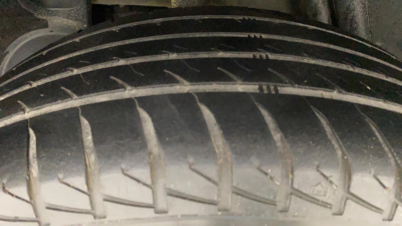 2013 Renault Duster RXL PETROL, Petrol, Manual, 68,761 km, Right Rear Tyre Tread