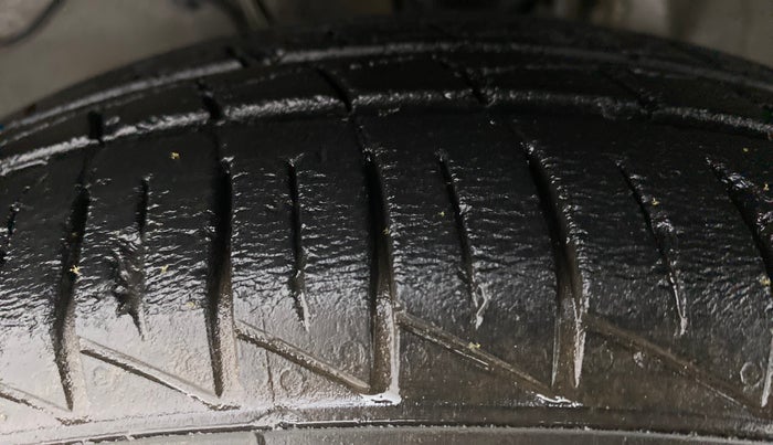 2020 Maruti Alto LXI CNG, CNG, Manual, 28,153 km, Left Front Tyre Tread