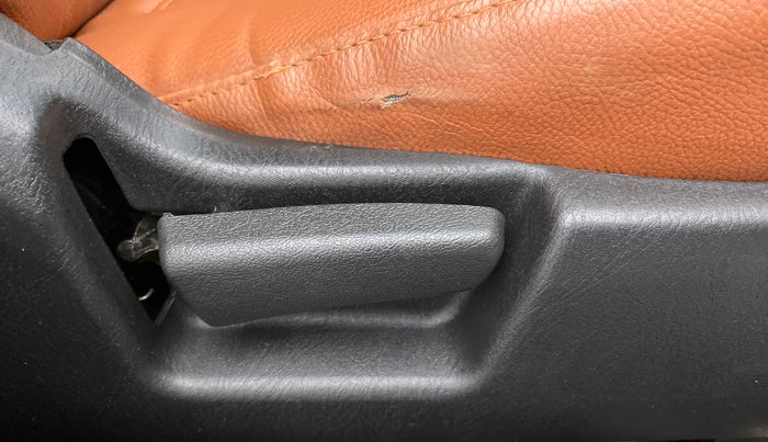 2020 Maruti Alto LXI CNG, CNG, Manual, 28,153 km, Driver Side Adjustment Panel