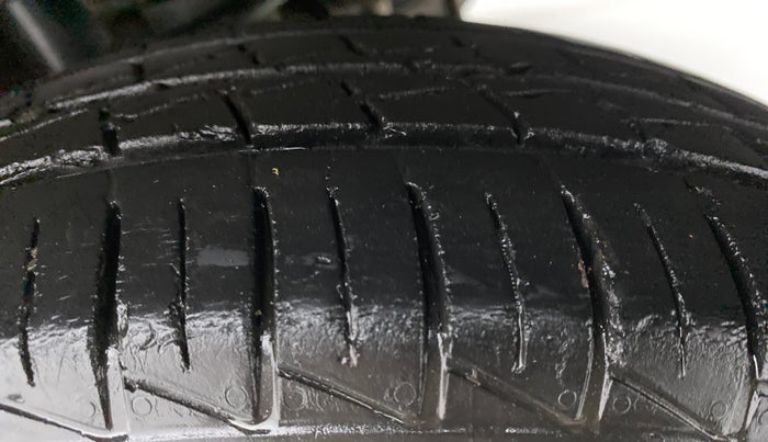2020 Maruti Alto LXI CNG, CNG, Manual, 28,153 km, Left Rear Tyre Tread