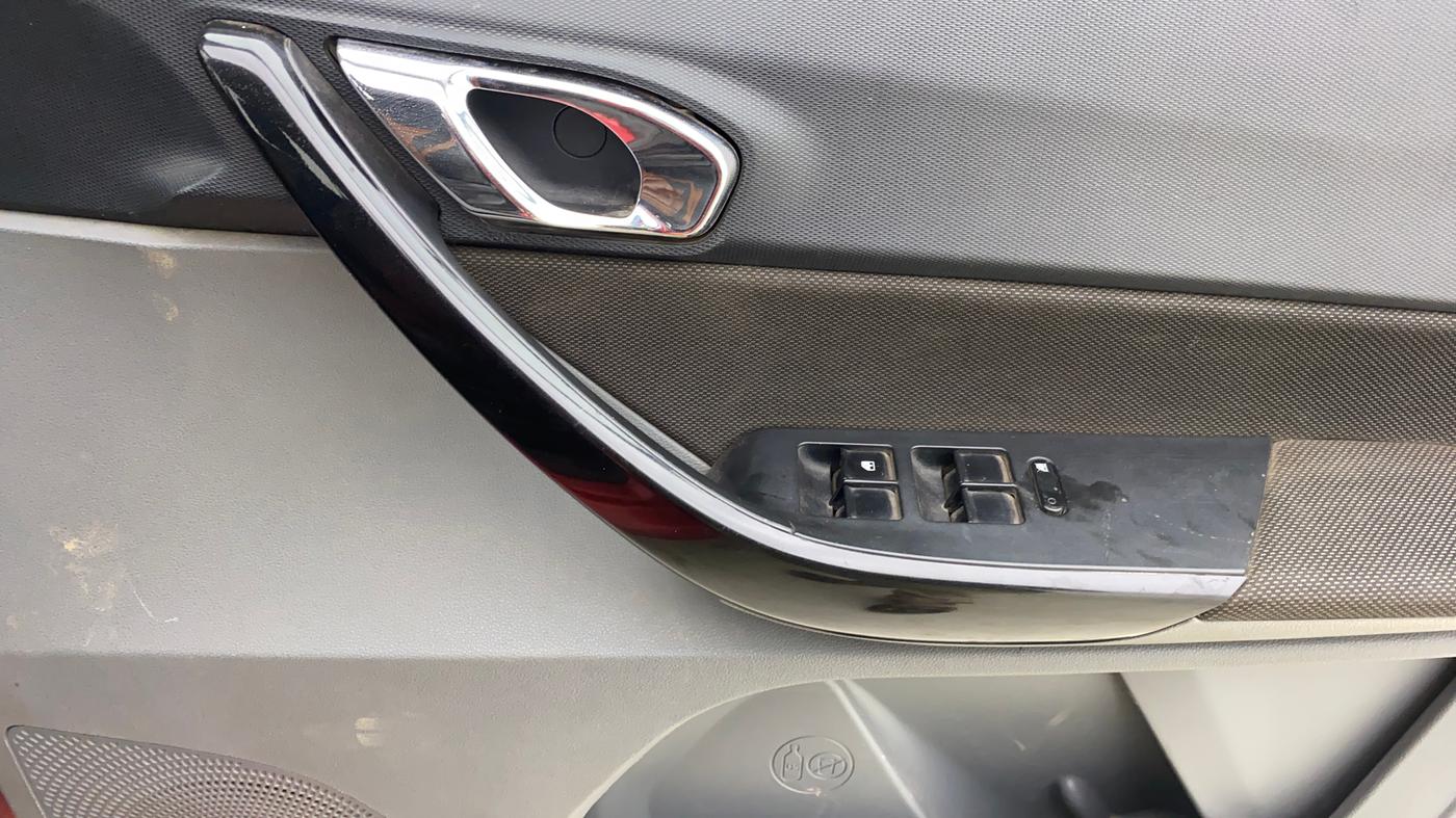 2018 Tata TIGOR XZ PLUS PETROL, CNG, Manual, 51,196 km, Driver Side Door Panels Control