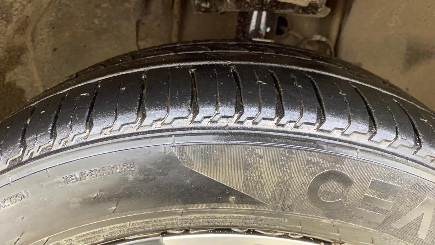 2018 Tata TIGOR XZ PLUS PETROL, CNG, Manual, 51,196 km, Right Front Tyre Tread