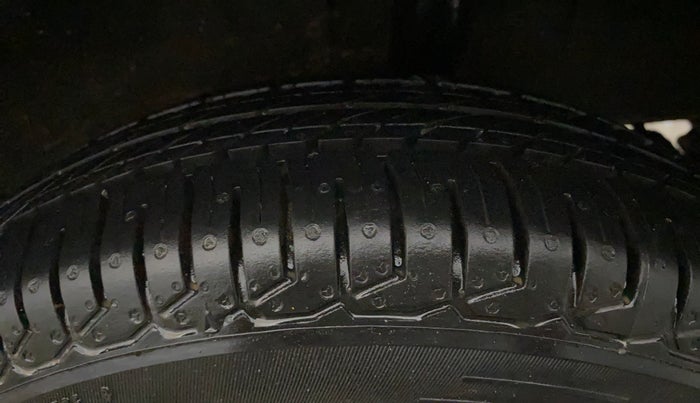 2016 Renault Kwid RXT 1.0, Petrol, Manual, 53,228 km, Left Rear Tyre Tread