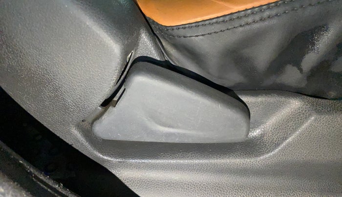 2016 Renault Kwid RXT 1.0, Petrol, Manual, 53,228 km, Driver Side Adjustment Panel